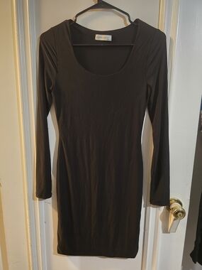 Popular 21 Black Long-Sleeve Scoop Neck Dress